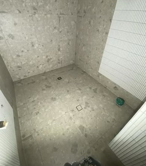 Terrazzo-look shower